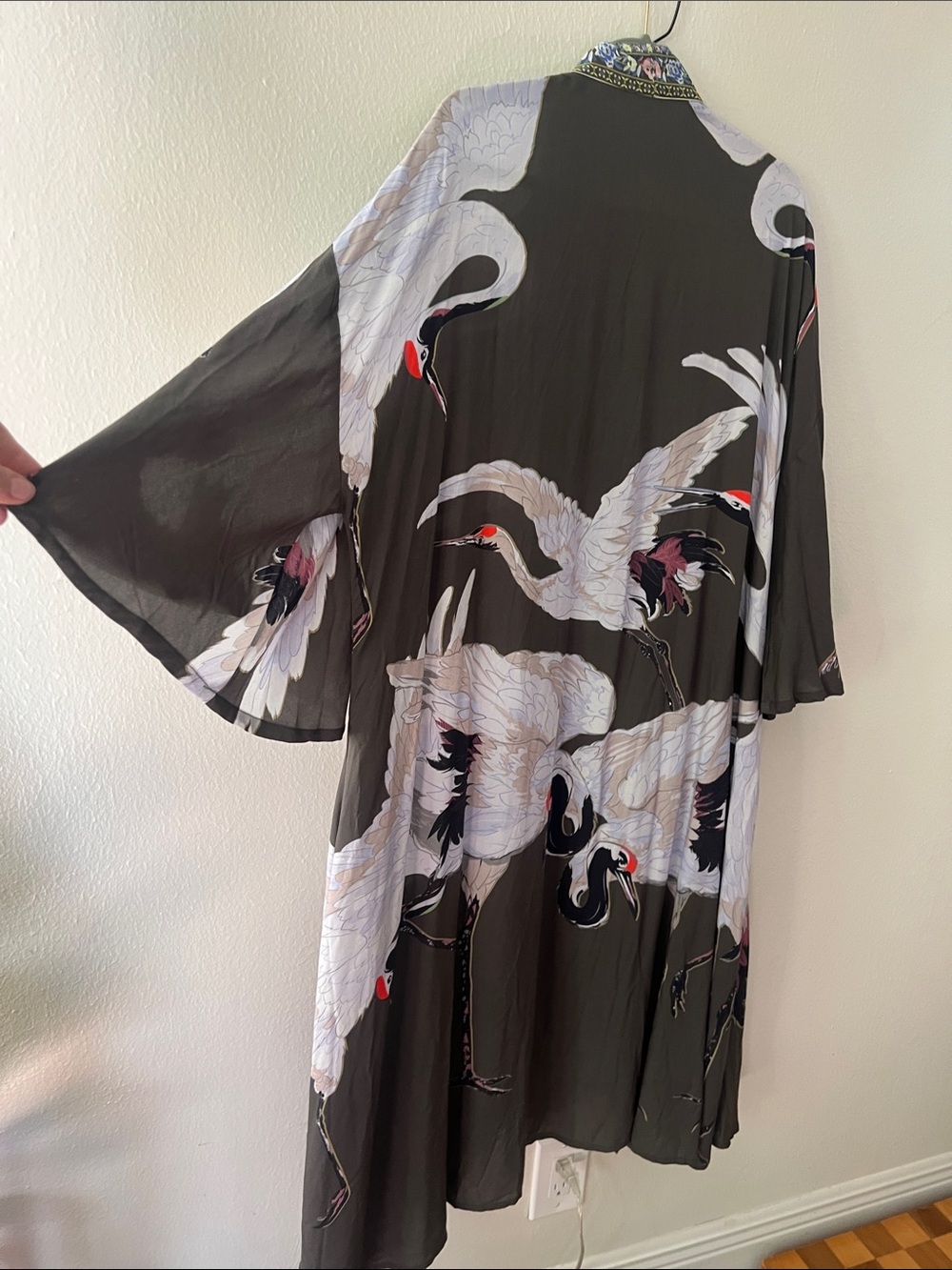 Aratta Grey Crane Print Lightweight Rayon Kimono Duster One Size Fits Most - Picture 6 of 7